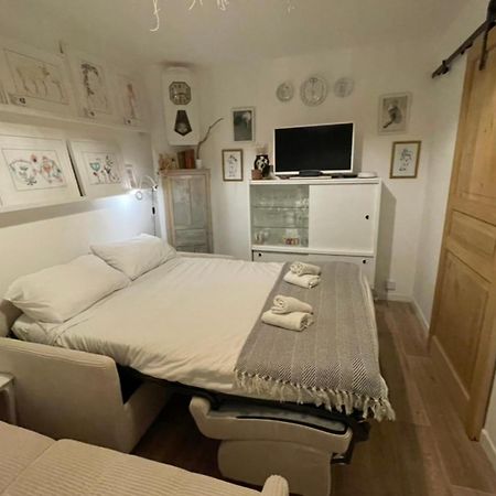 Charming Air-Conditioned One-Bedroom 150M From Cavaliere Beach لو لا فاندو المظهر الخارجي الصورة
