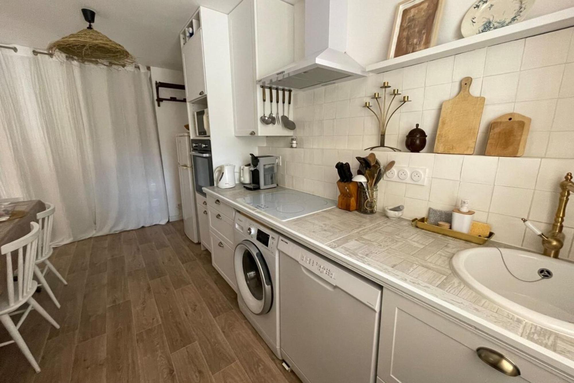 Charming Air-Conditioned One-Bedroom 150M From Cavaliere Beach لو لا فاندو المظهر الخارجي الصورة