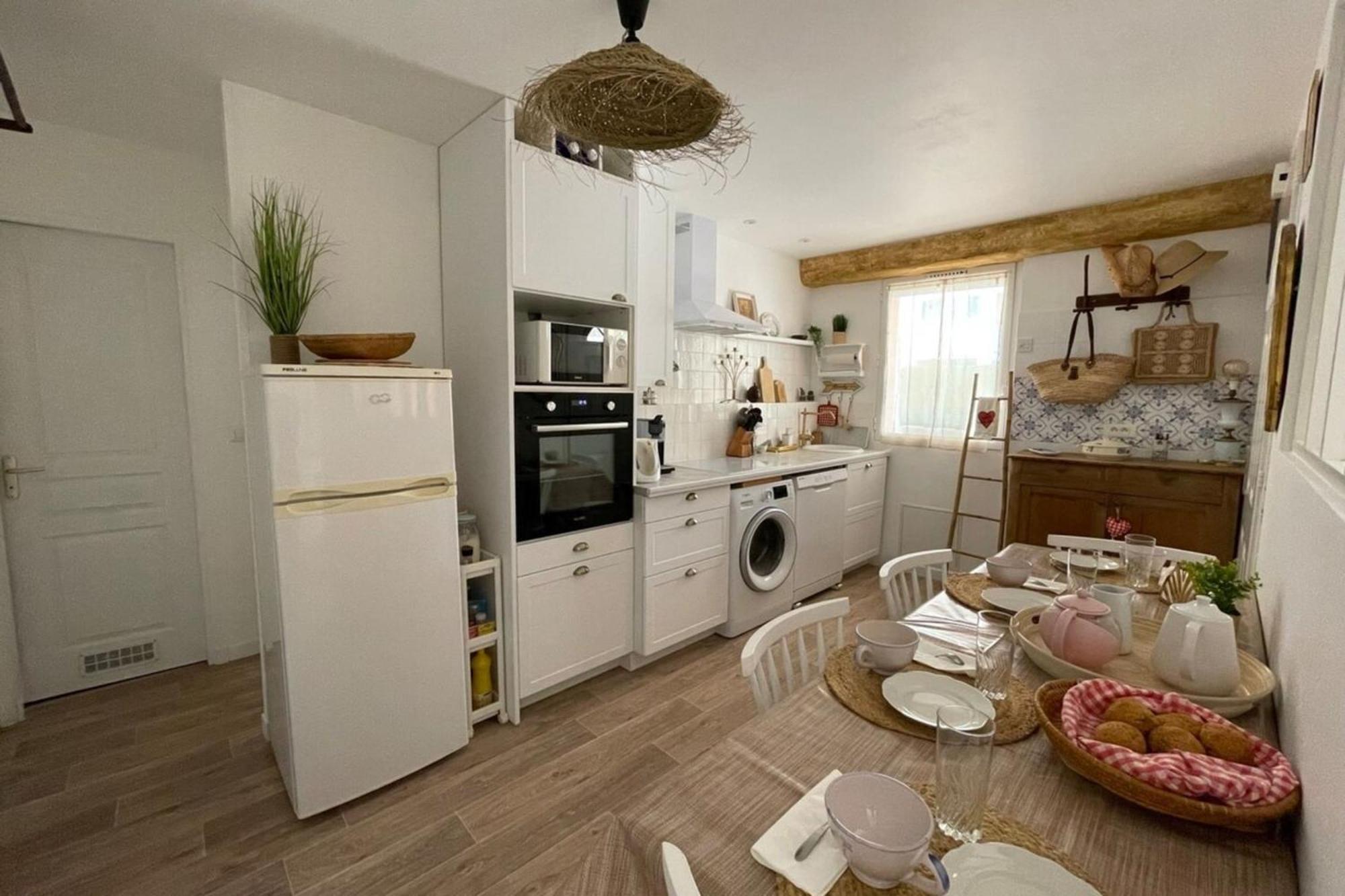 Charming Air-Conditioned One-Bedroom 150M From Cavaliere Beach لو لا فاندو المظهر الخارجي الصورة