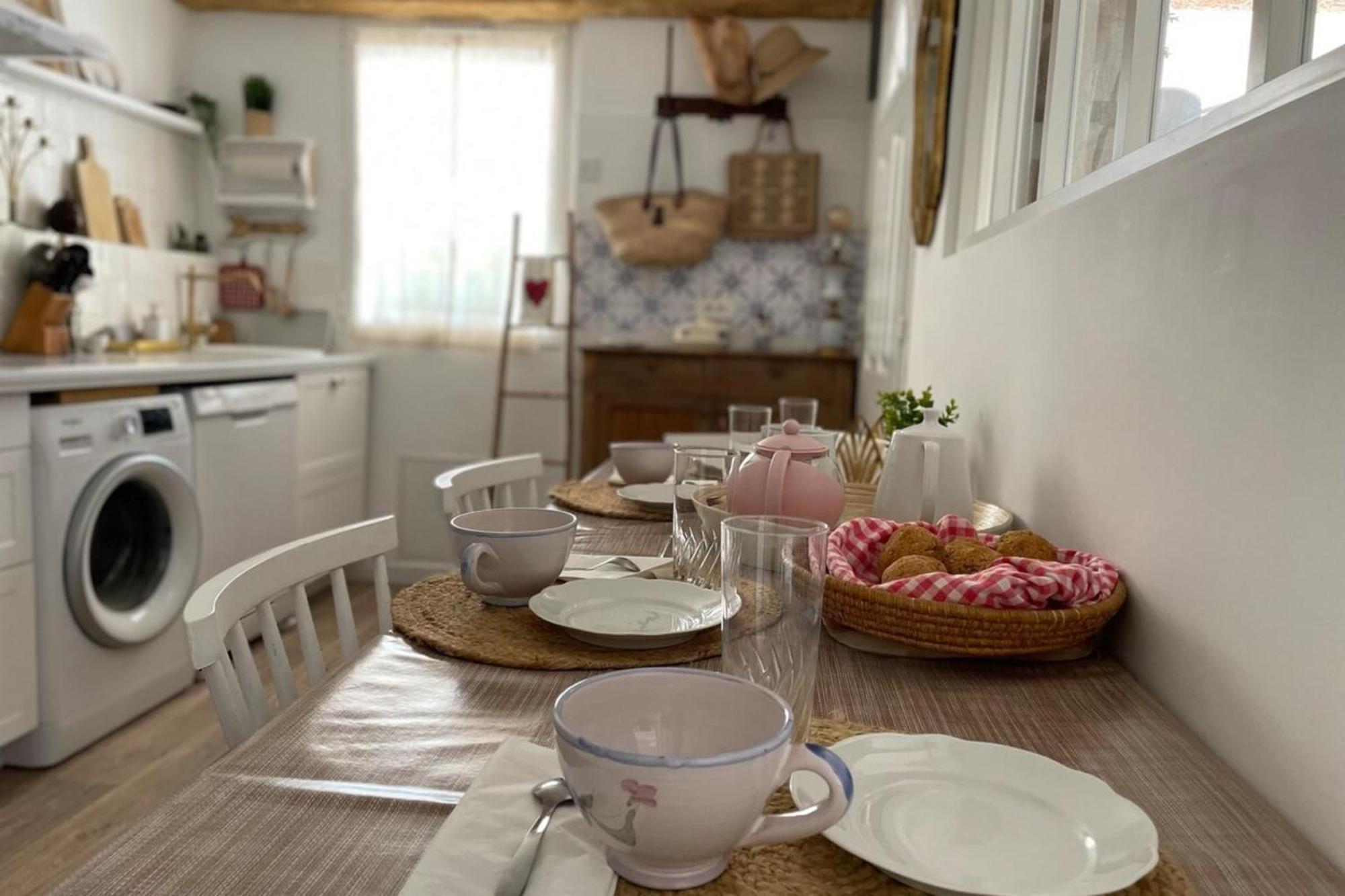 Charming Air-Conditioned One-Bedroom 150M From Cavaliere Beach لو لا فاندو المظهر الخارجي الصورة