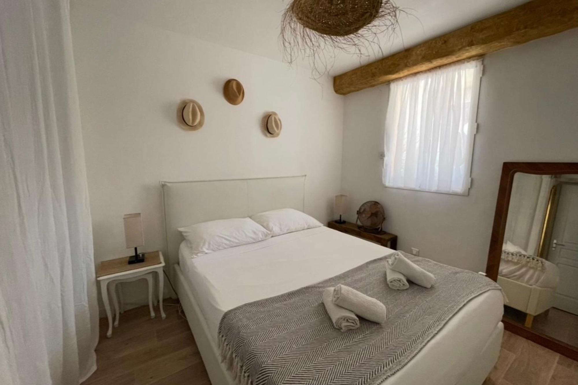 Charming Air-Conditioned One-Bedroom 150M From Cavaliere Beach لو لا فاندو المظهر الخارجي الصورة