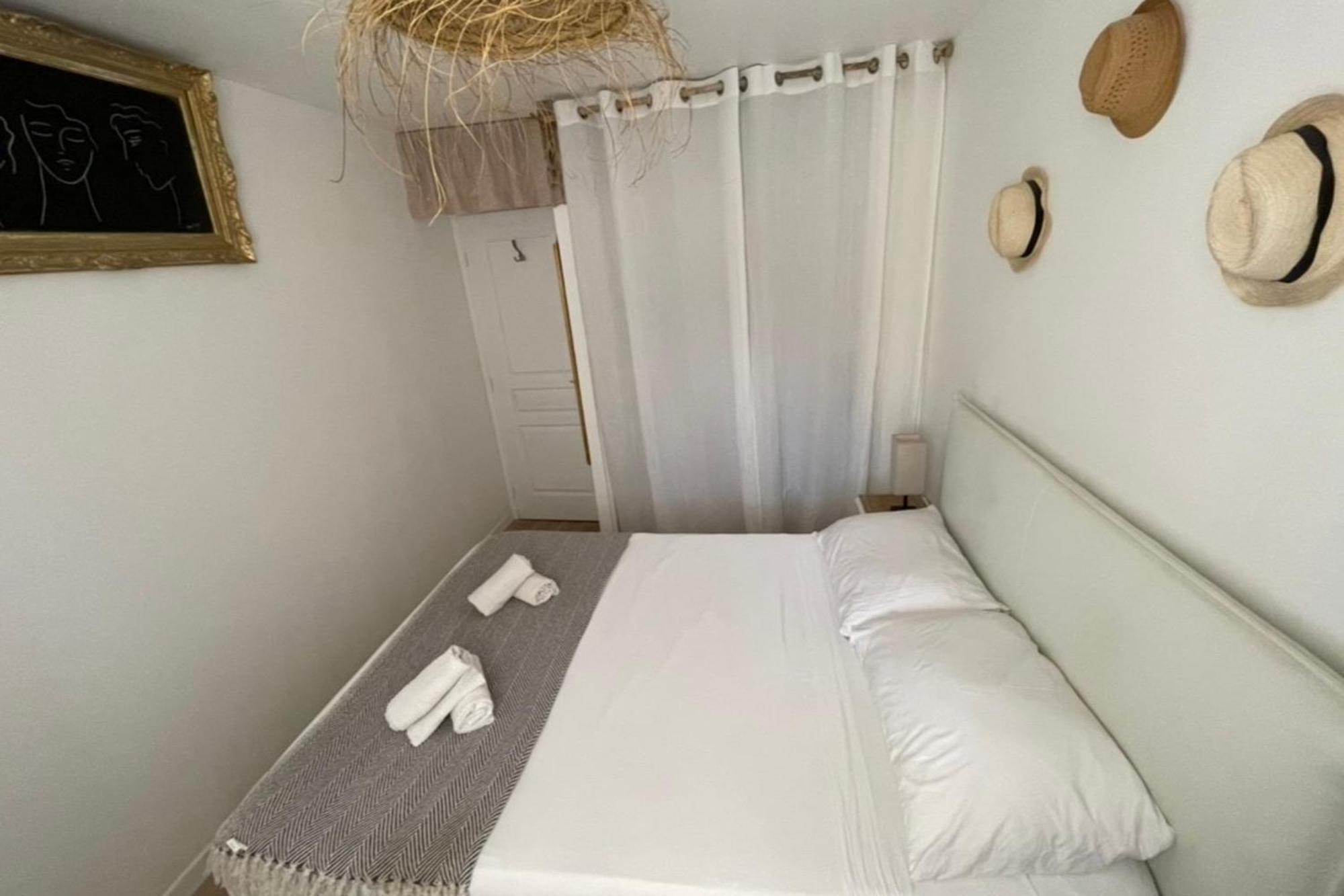 Charming Air-Conditioned One-Bedroom 150M From Cavaliere Beach لو لا فاندو المظهر الخارجي الصورة