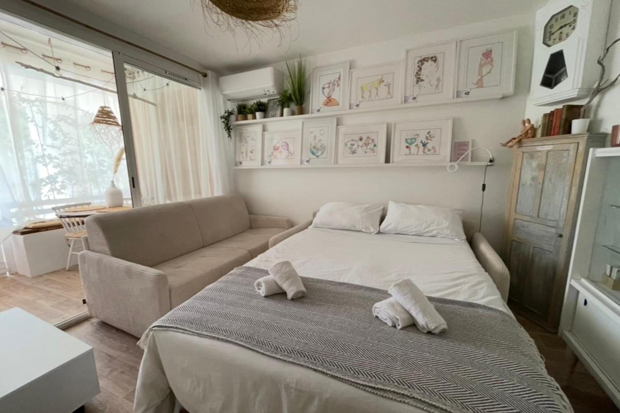 Charming Air-Conditioned One-Bedroom 150M From Cavaliere Beach لو لا فاندو المظهر الخارجي الصورة
