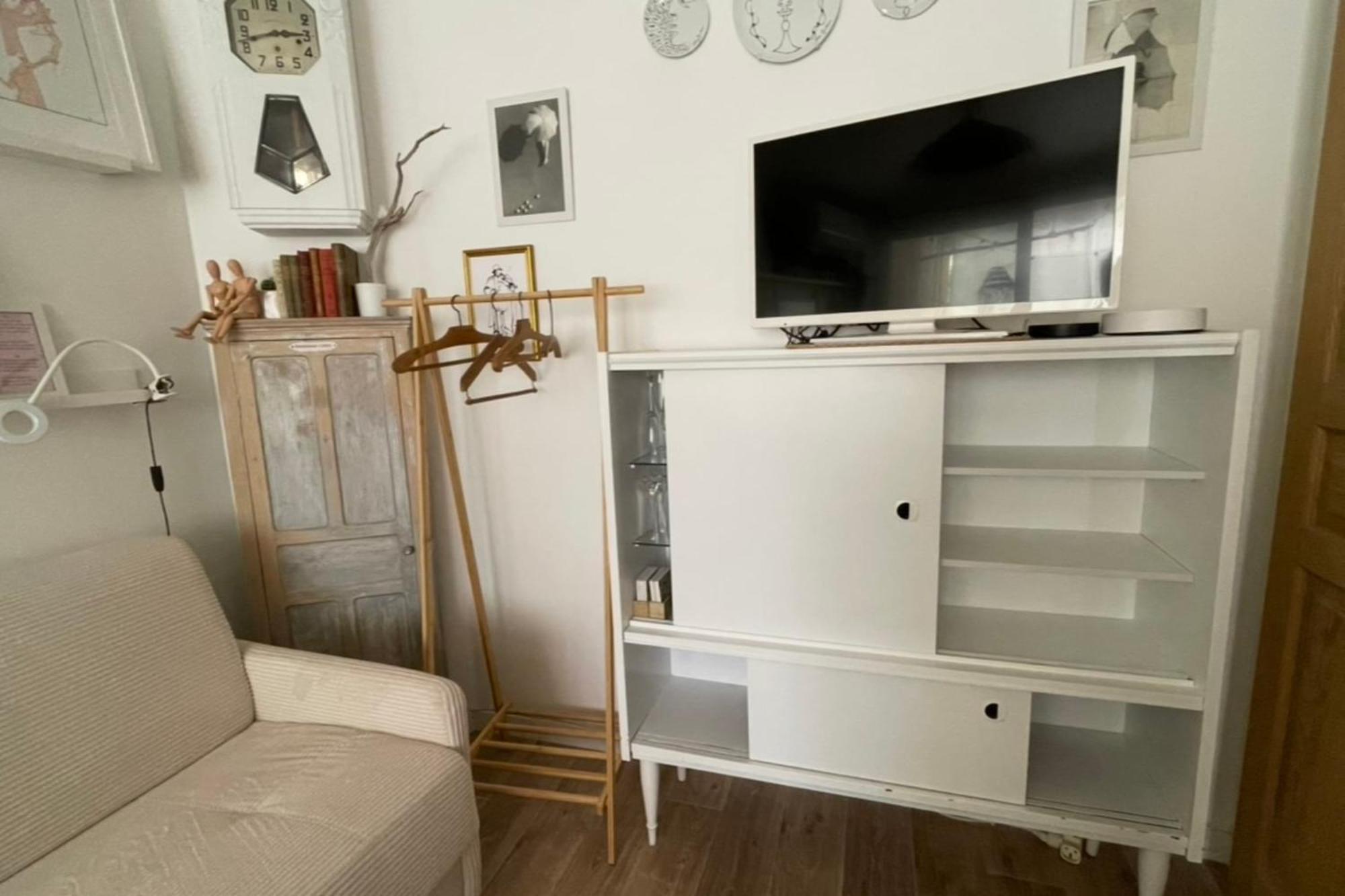 Charming Air-Conditioned One-Bedroom 150M From Cavaliere Beach لو لا فاندو المظهر الخارجي الصورة