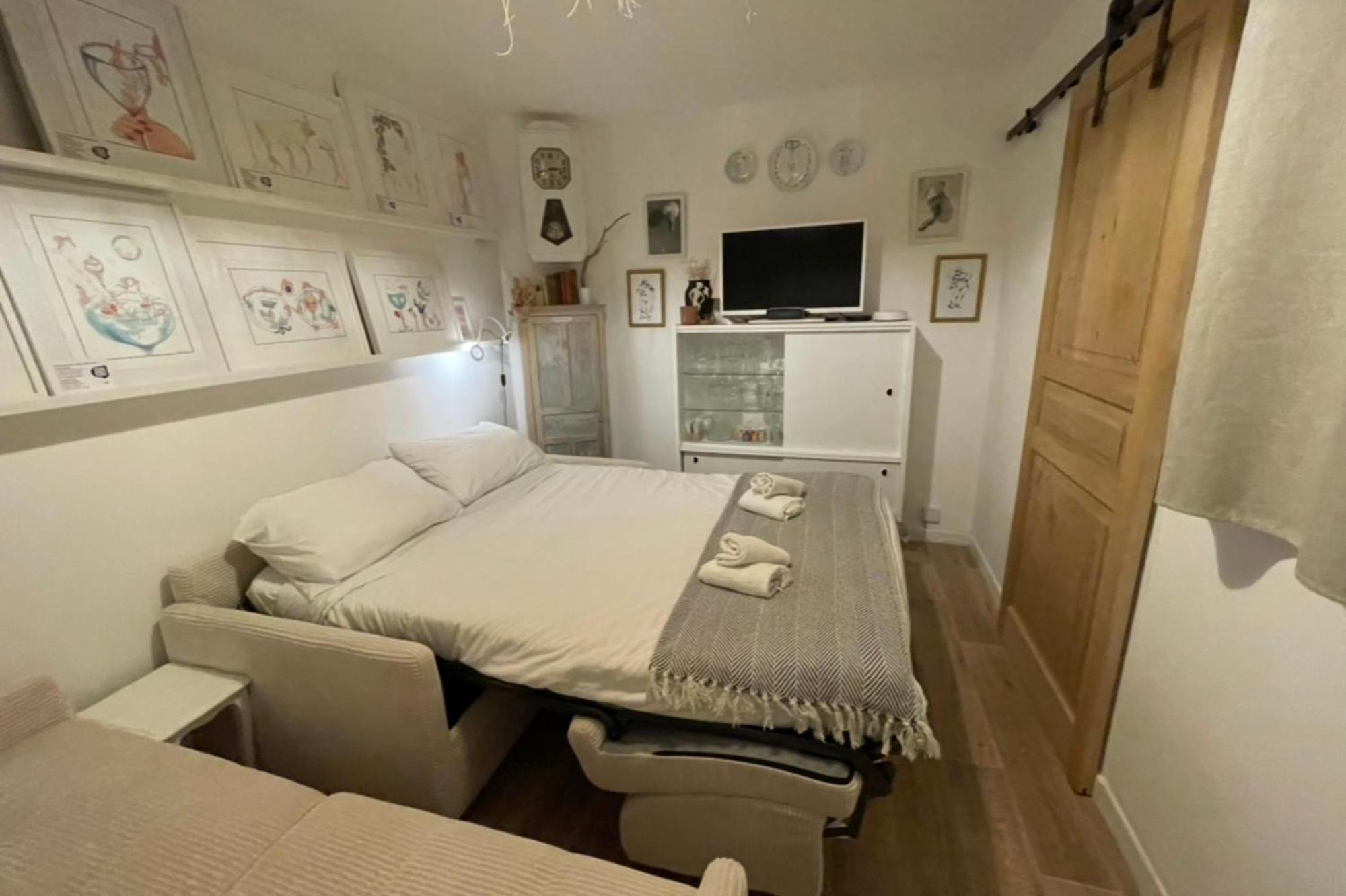 Charming Air-Conditioned One-Bedroom 150M From Cavaliere Beach لو لا فاندو المظهر الخارجي الصورة