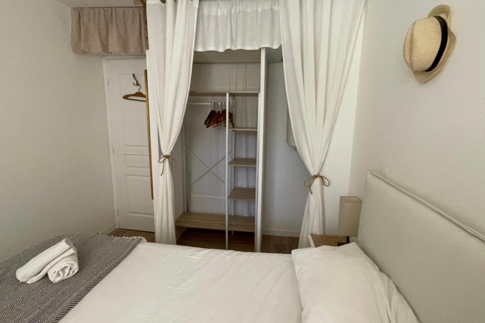 Charming Air-Conditioned One-Bedroom 150M From Cavaliere Beach لو لا فاندو المظهر الخارجي الصورة