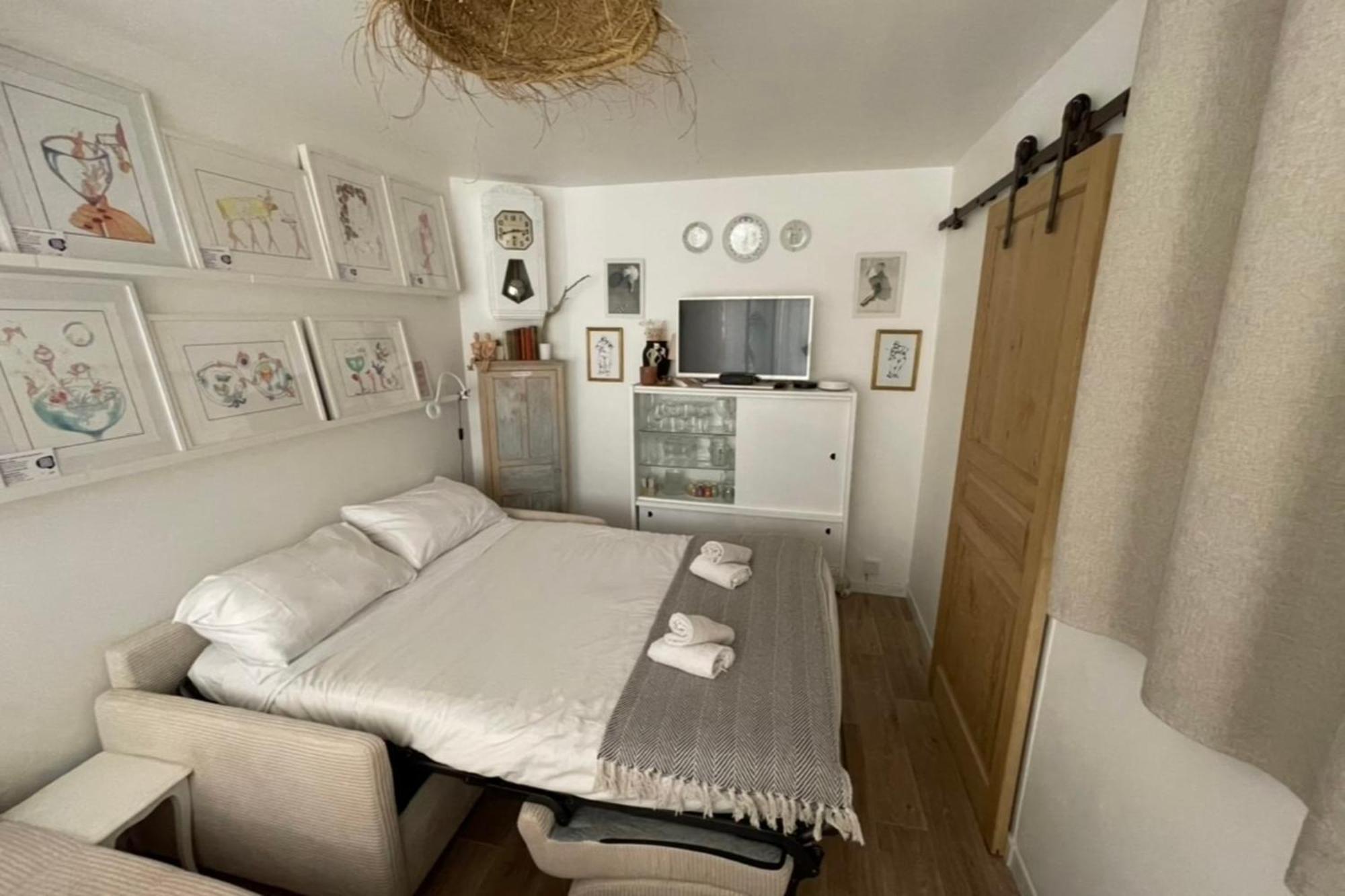 Charming Air-Conditioned One-Bedroom 150M From Cavaliere Beach لو لا فاندو المظهر الخارجي الصورة